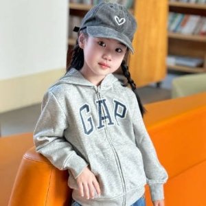 Gap 新款童装 | 封面经典外套$18(原$55)、熊熊毛衣$15