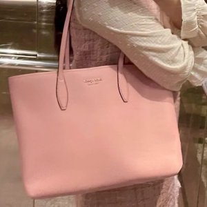 Kate Spade 轻奢少女心 封面托特包$112 网红辣酱挂饰$67