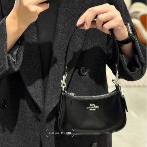 Coach 奥莱新品上新 封面款油蜡皮迷你包$249(原$360) 太精致了