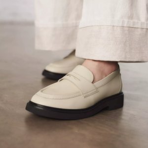 Clarks 感恩节大促 | 封面乐福鞋$136(Org$170)、加绒靴$96