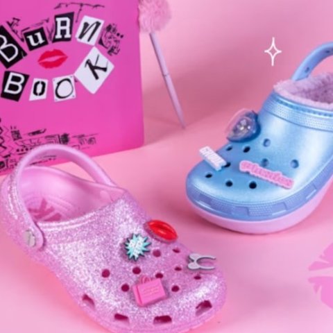 洞洞鞋$59.99起Crocs 新品上架 Mean Girls洞洞鞋 这是什么鞋？