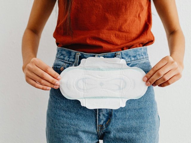 中国品牌卫生巾集体塌房，尺寸缩水用...