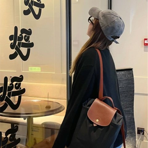 低至5折起 羊毛丝巾$273Longchamp 年度大促 龙骧人手一只！雾蓝化妆包$78 可爱鼠了