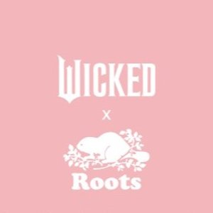 Roots X Wicked 联名开始发售啦！有机棉打底衫$58