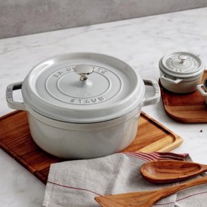 STAUB 圆形法式炖锅 3.8L 松露色经典款 轻松清洁！手慢无