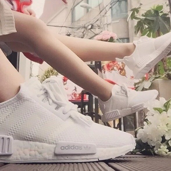 NMD_R1 大童白色款