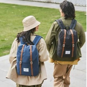 Herschel Retreat 黑色迷你双肩包 17升足够能装 包出片哒