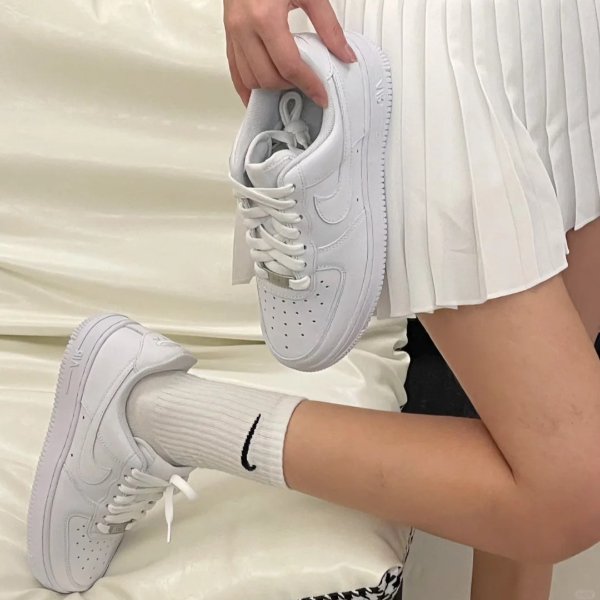 Nike 大童AF1纯白