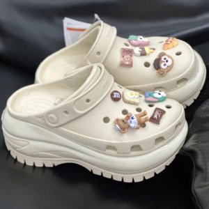 Crocs 折扣区再降！Pokemon联名款$48、泡芙暖棉$59!