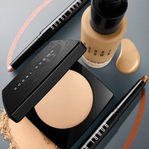 独家：Bobbi Brown 羽柔蜜粉饼 细腻如烟 秒磨皮匿毛孔