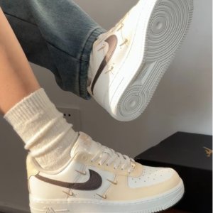 SSENSE Nike潮鞋捡漏专场 Airforce1 $75收、Dunk $86