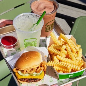 Shake Shack🔥Yorkdale店本月新开👇加拿大限定等你来薅>>