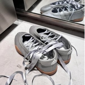 adidas 真被你美到了 Kitty厨师鞋还有码$47 | 奶黄洞洞鞋$29