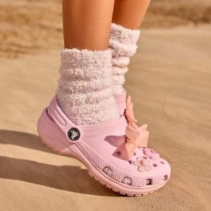 Crocs 精选洞洞鞋 | 低至$17.5、细闪珠光洞洞鞋$24.5(原$69)