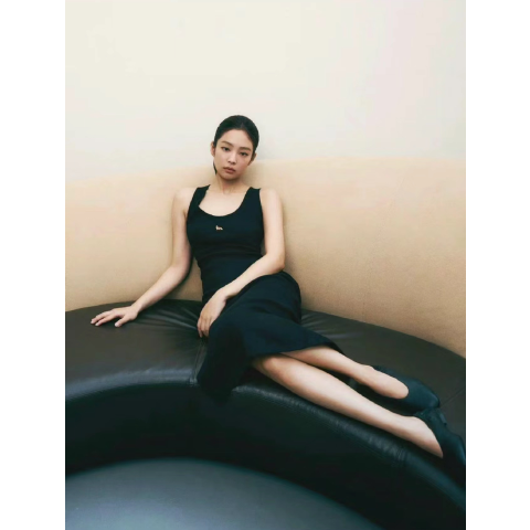 Black Baby Fox 连衣裙 Jennie同款