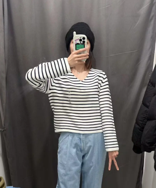 3D针织棉质宽松V领毛衣