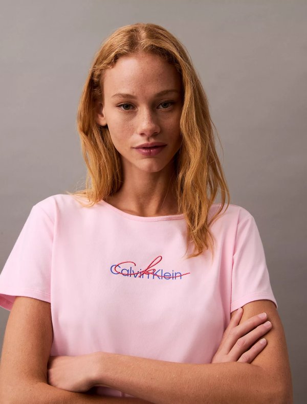 刺绣logo粉Tee