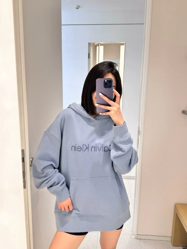 浅牛仔蓝卫衣