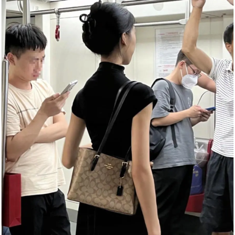 Coach特别实用百搭Mollie 托特包25