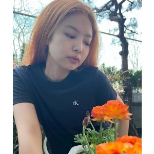 Calvin KleinJennie同款小标T恤 灰色