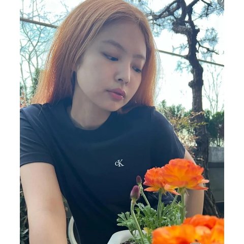 Calvin KleinJennie同款小标T恤 灰色