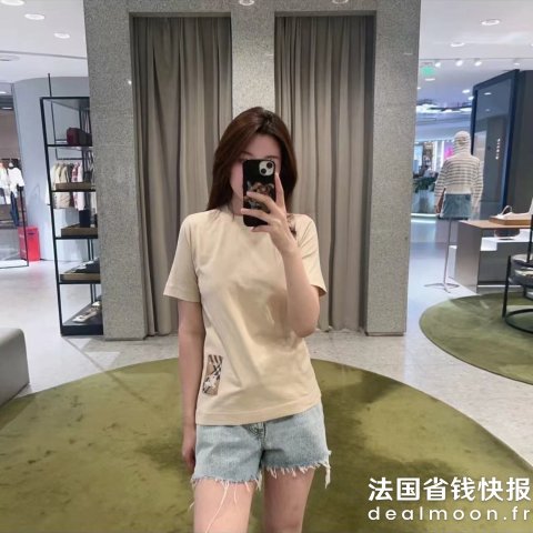 Burberry新款肉豆蔻色短袖