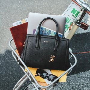 Michael Kors 清仓大促来袭 | 压纹卡包$32