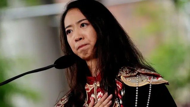 哈佛毕业演讲华人女生翻车！网友扒出“走后门”入学，澄清小作文被喷惨了！
