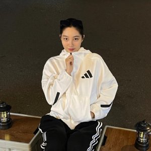 今晚截止：adidas 白得发光 Z.N.E巨火封面款$56 | Samba罕见降价$90