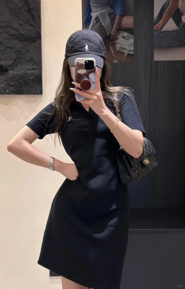 相似款大logo连衣裙