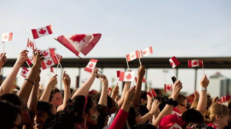 2025温哥华国庆日活动攻略 - Canada Day烟火表演,游艇派对和节日嘉年华盘点等!