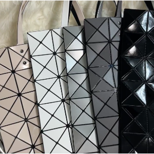 独家：Wanan Luxury 啥啥都便宜 巴宝莉托特包$1610！