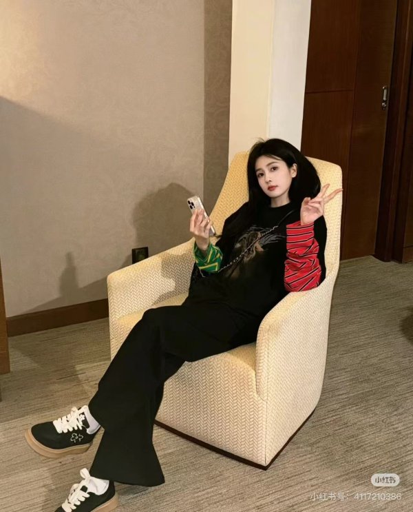 黑色拼色上衣 白鹿同款