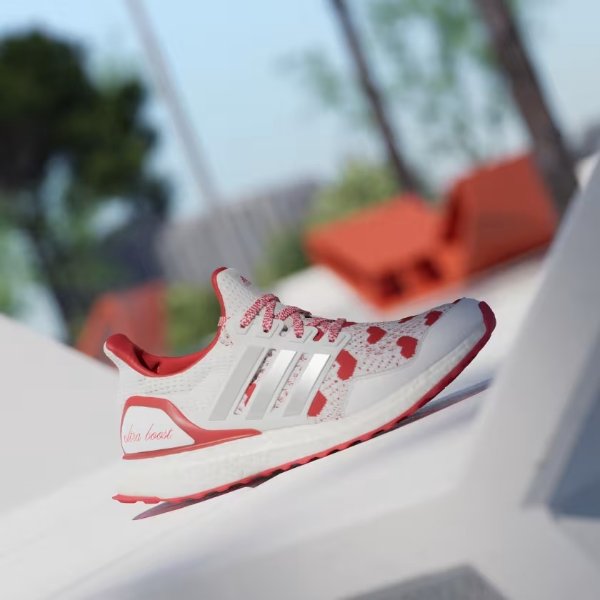 Ultraboost 1.0 小红心女鞋