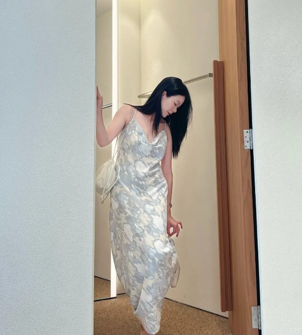 绉纱水墨吊带裙