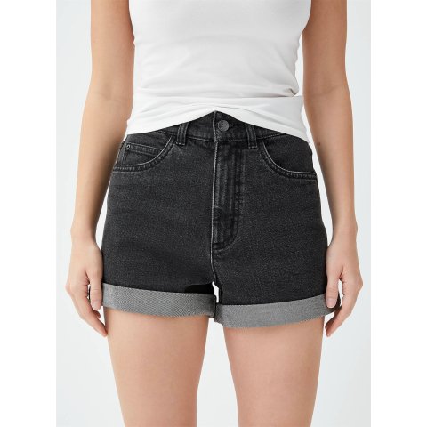 卷边牛仔短裤