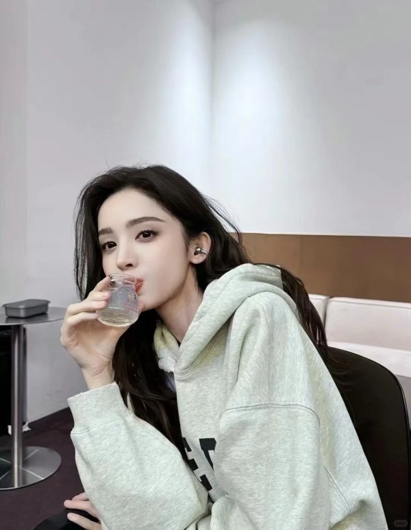 Harvey 灰色连帽卫衣 娜扎同款