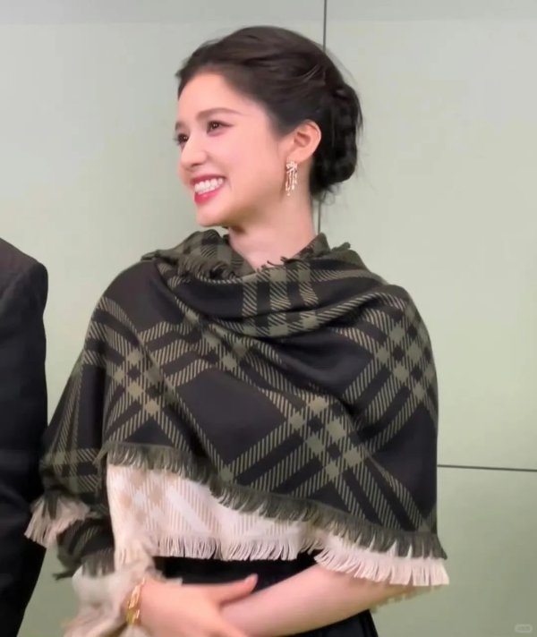 Khaki 格纹羊绒围巾