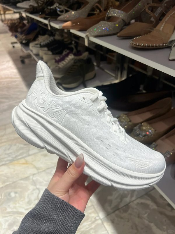 Hoka Clifton 9 低帮运动鞋