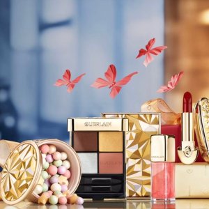 高光水润唇的秘密GUERLAIN娇兰限定亲亲蜜吻精华唇蜜上新色