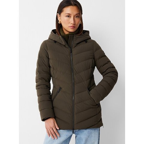 Moose Knuckles800蓬，凸显腰型不臃肿Rockcliff 短款羽绒夹克