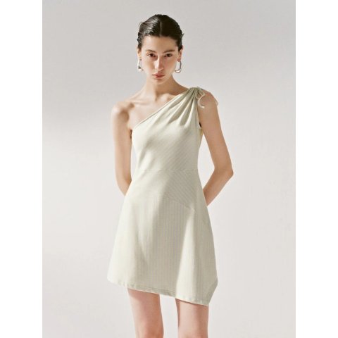 单肩修身连衣裙