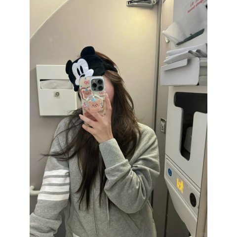 Thom Browne发发奇价格$1520Thom Browne 4-Bar 灰色连帽卫衣