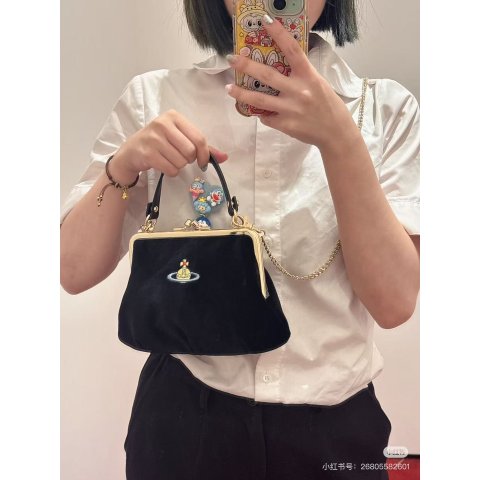 Vivienne Westwood天鹅绒贵气感拉满！Granny 手提包 黑色款