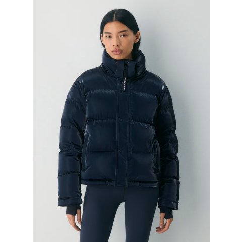 Aritzia The Super Puff 短款亮面羽绒服