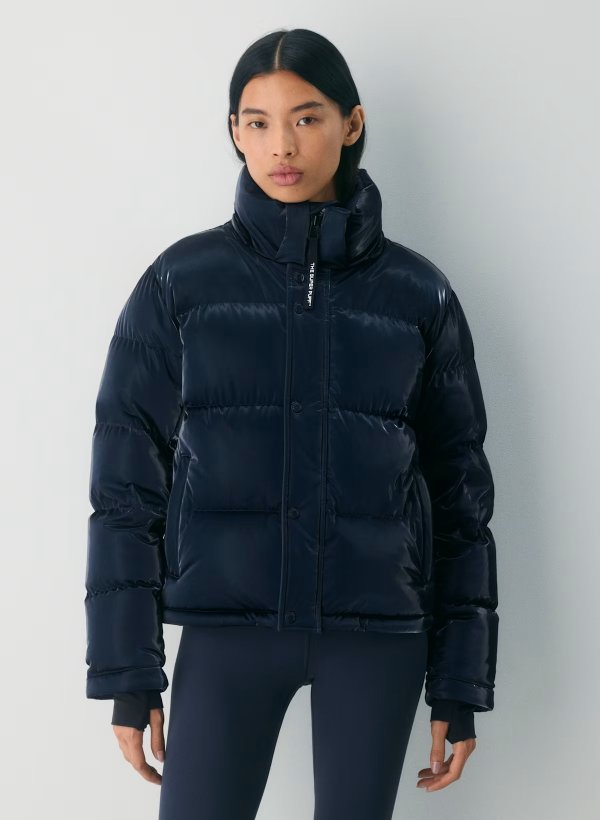 Aritzia The Super Puff 短款亮面羽绒服