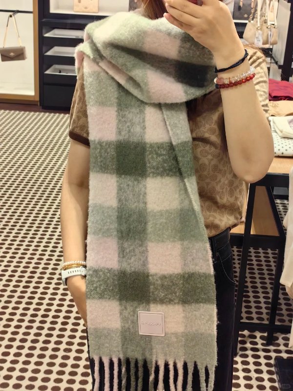 Oversized 格子围巾 橡胶饰片