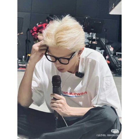 Star 白色图案T恤