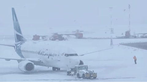 卡尔加里突降大雪！航班大面积延误、公交改道、近200起交通事故！