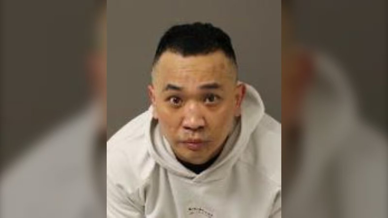 吓人！42岁亚裔嫌犯凌晨潜入民宅，女子熟睡中遭捆绑持刀威胁！警方全网通缉！